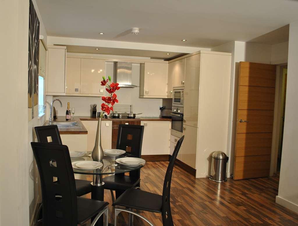 Dreamhouse Apartments Manchester City West Номер фото
